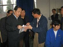 中共中央政治局委员湖北省省委书记俞正声来我厂参观指导工作.jpg
